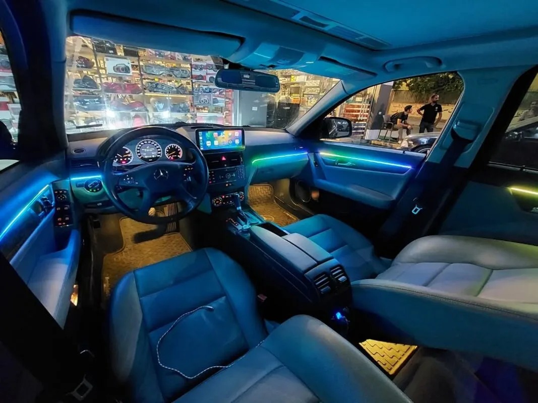 Éclairage d'ambiance intérieur premium pour Mercedes-Benz Classe C W204 - Accessoire Auto